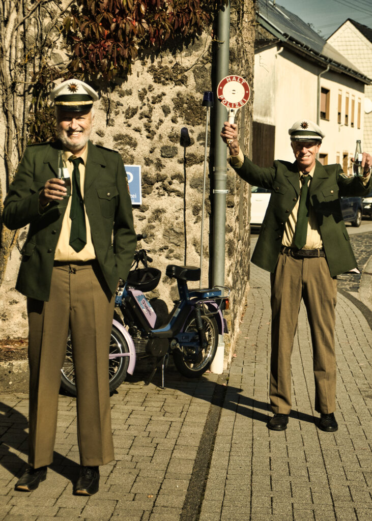 Vor der Polizeitstation